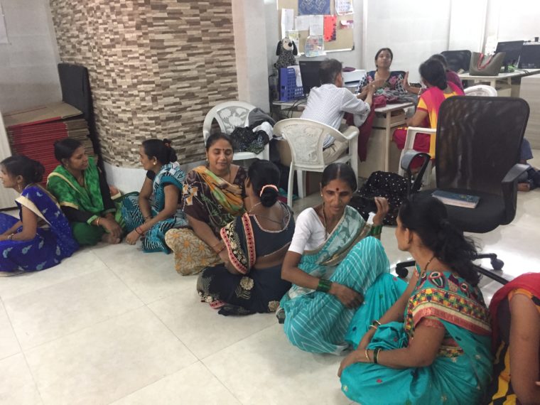 Moms exchange listening time in Dipali Veds workshop in Mumbai